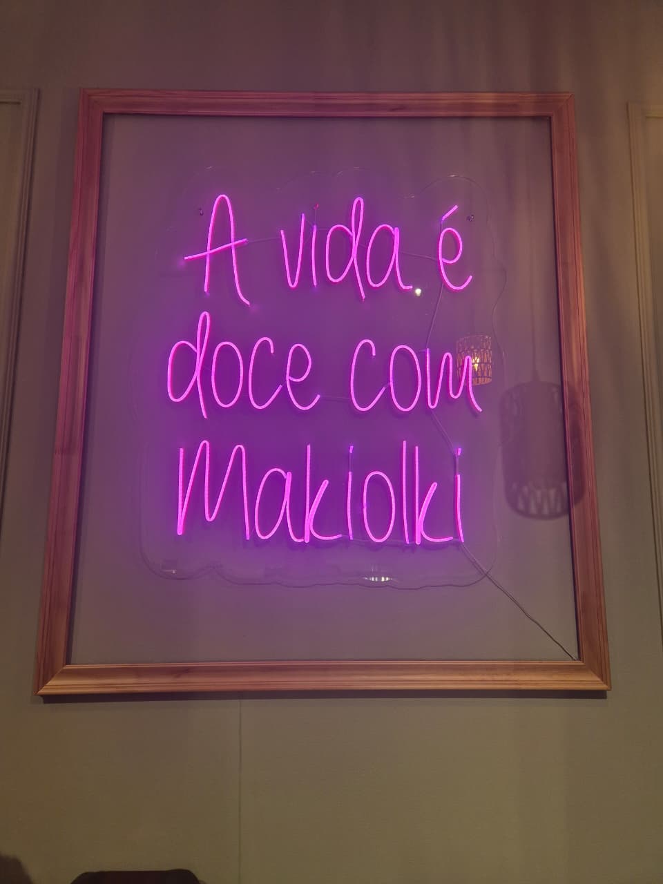 Neon rosa: A vida é doce com Makiolki